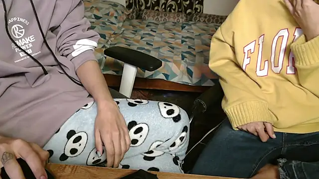 NaughtyThrouple007 online show from December 18, 12:49 am