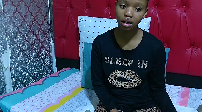 Snapshot of BondiBitch chatting on March 18, 2:47 am BondiBitch online show from March 18, 2:47 am