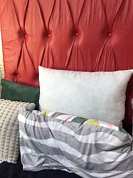 Snapshot of BondiBitch chatting on October 7, 9:28 am BondiBitch online show from October 7, 9:28 am