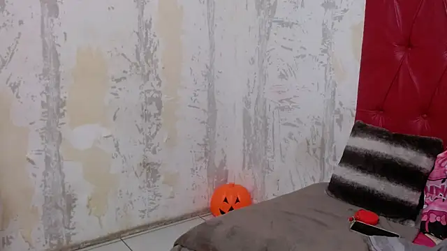 BondiBitch online show from December 3, 8:40 pm