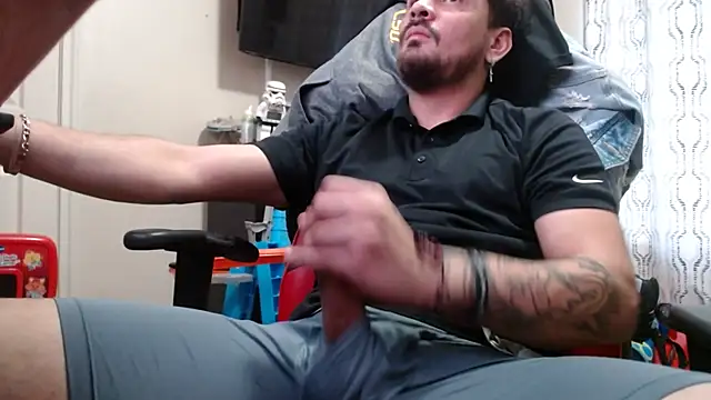 Snapshot of steez310 chatting on January 6, 1:48 pm steez310 online show from January 6, 1:48 pm