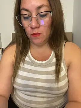 Snapshot of Luna-nevada chatting on July 3, 4:46 pm Luna-nevada online show from July 3, 4:46 pm