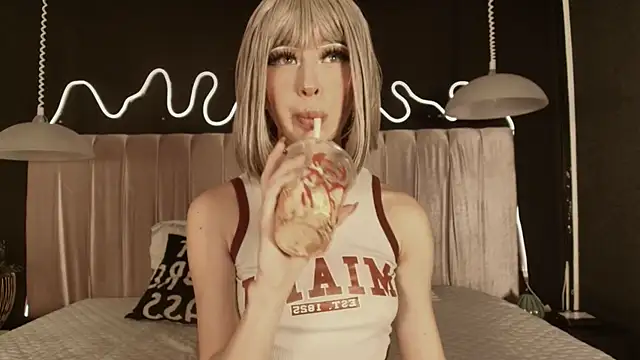 Zhally Dee online show from January 9, 7:59 pm