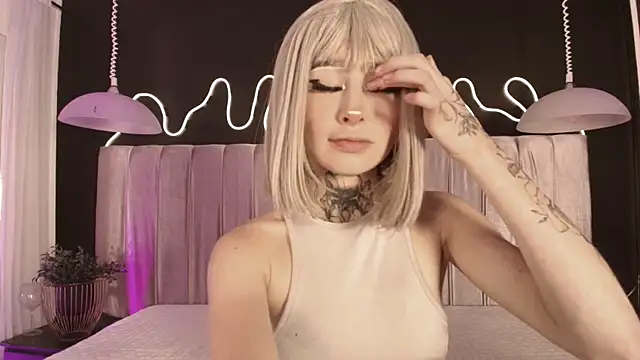 Zhally Dee online show from February 17, 7:31 pm