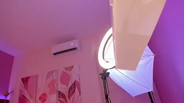 MiaWilliamss1 online show from January 10, 9:30 pm