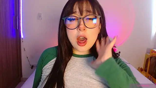 Oliviargf online show from May 9, 1:16 pm