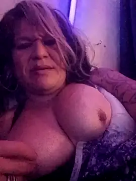 deedeelove82 online show from December 20, 12:45 pm