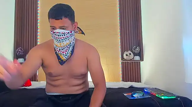 Snapshot of Racingbear_ chatting on March 9, 7:48 pm Racingbear online show from March 9, 7:48 pm