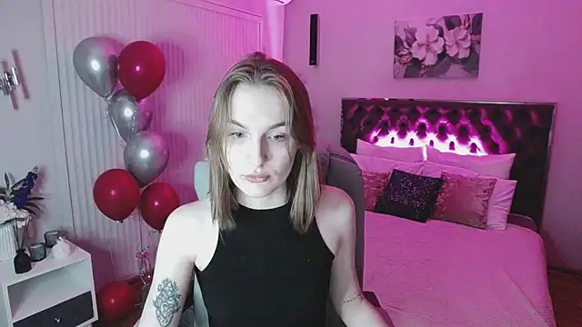  Vikky Moon  online show from March 8, 1:28 am