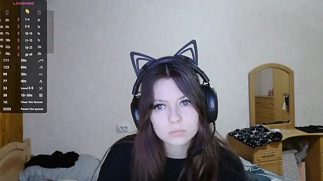 Snapshot of RendyDow chatting on October 28, 7:12 am RendyDow online show from October 28, 7:12 am