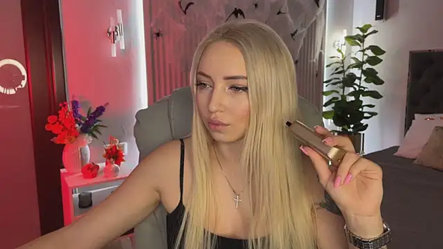 OhMyEmma online show from October 25, 1:13 am