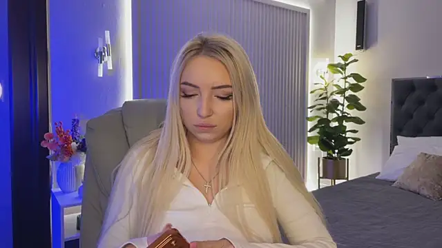 OhMyEmma online show from November 9, 1:15 am