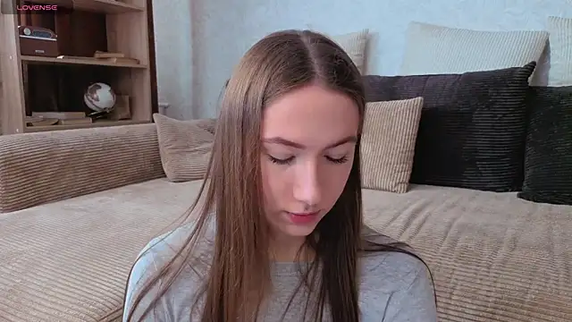 Kira mindnes online show from April 12, 6:18 am