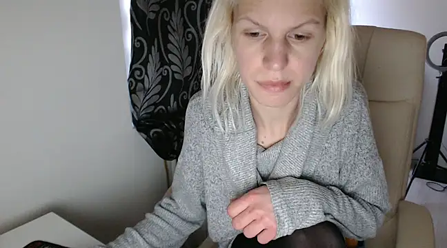 ElssaRush online show from March 9, 6:39 am