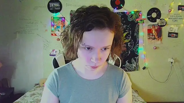 Snapshot of Lil_foxxx chatting on December 22, 10:56 am Lil foxxx online show from December 22, 10:56 am