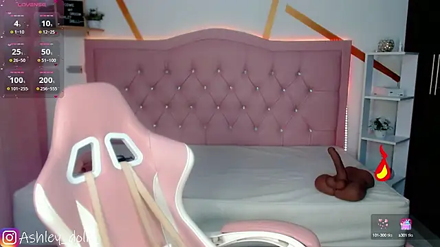 Snapshot of Ashley_dolll chatting on October 5, 9:02 pm Ashley dolll online show from October 5, 9:02 pm
