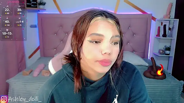 Snapshot of Ashley_dolll chatting on October 29, 9:05 pm Ashley dolll online show from October 29, 9:05 pm