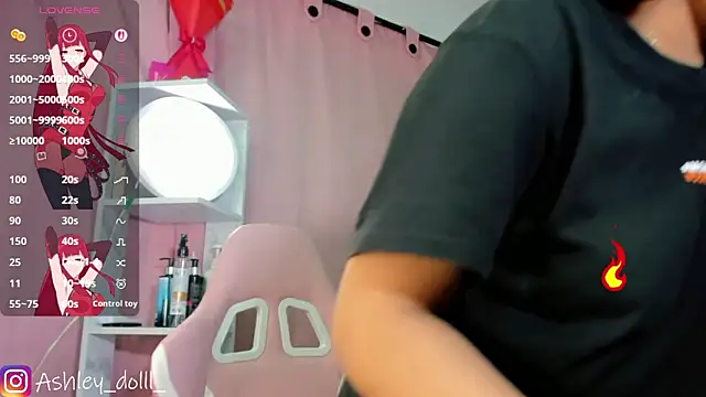 Snapshot of Ashley_dolll chatting on December 2, 9:10 pm Ashley dolll online show from December 2, 9:10 pm