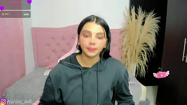 Snapshot of Ashley_dolll chatting on July 5, 1:01 am Ashley dolll online show from July 5, 1:01 am