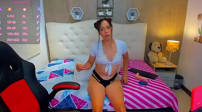  LiilyWong online show from March 19, 8:01 am