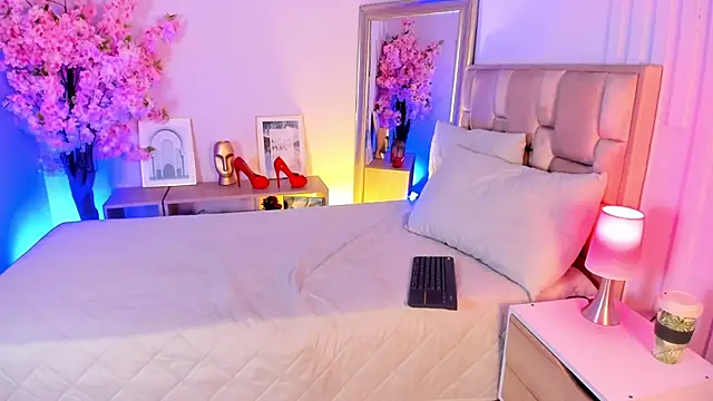 naia xo online show from November 11, 9:04 pm