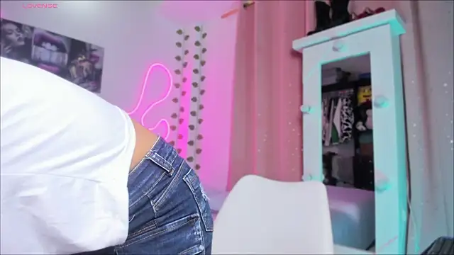 Vickysth online show from October 19, 9:15 pm