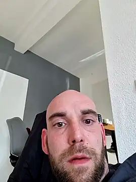 Snapshot of Smokeym123 chatting on March 7, 2:34 pm Smokeym123 online show from March 7, 2:34 pm