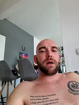 Snapshot of Smokeym123 chatting on March 10, 10:15 am Smokeym123 online show from March 10, 10:15 am