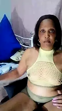 Snapshot of JuicyBigClitt chatting on October 17, 8:00 pm JuicyBigClitt online show from October 17, 8:00 pm