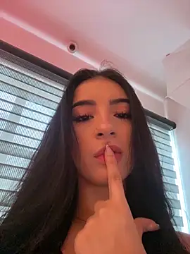 Snapshot of MagieeThomson chatting on November 5, 11:32 am MagieeThomson online show from November 5, 11:32 am