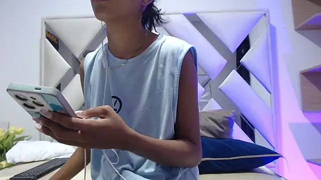 willow smitt online show from January 18, 11:58 am