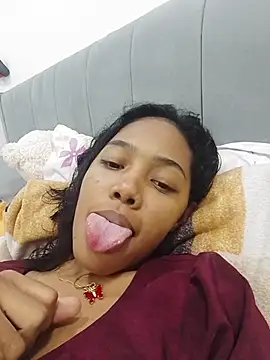 willow smitt online show from February 19, 1:45 am