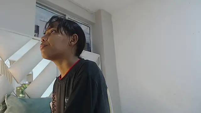 willow smitt online show from March 27, 1:00 pm