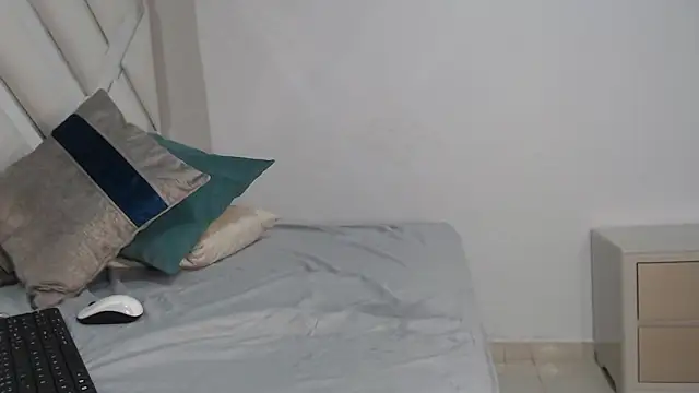 willow smitt online show from March 28, 1:22 pm