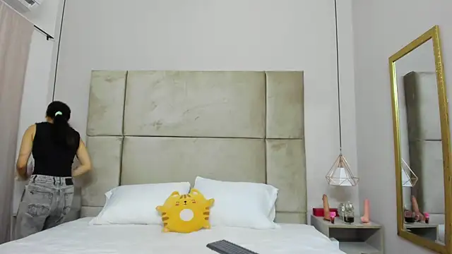 Snapshot of lucianasmith_ chatting on October 7, 12:46 pm lucianasmith online show from October 7, 12:46 pm