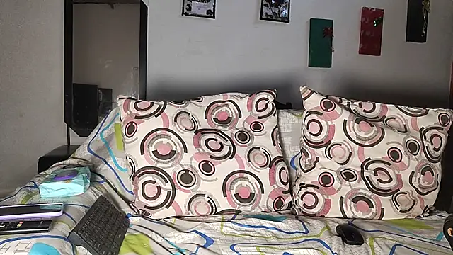 Milu curly online show from February 25, 1:54 pm