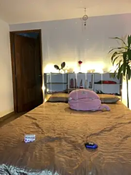 Lia Valmont online show from April 6, 1:25 am