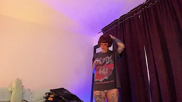 Alessamoth online show from February 10, 8:57 pm