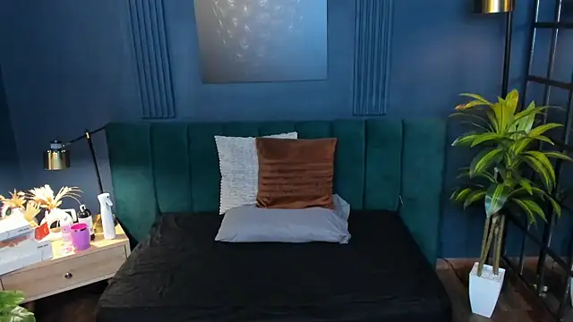 roxy hell online show from December 18, 12:33 pm