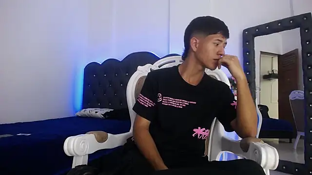 Snapshot of dareck_18 chatting on March 10, 11:16 pm dareck 18 online show from March 10, 11:16 pm