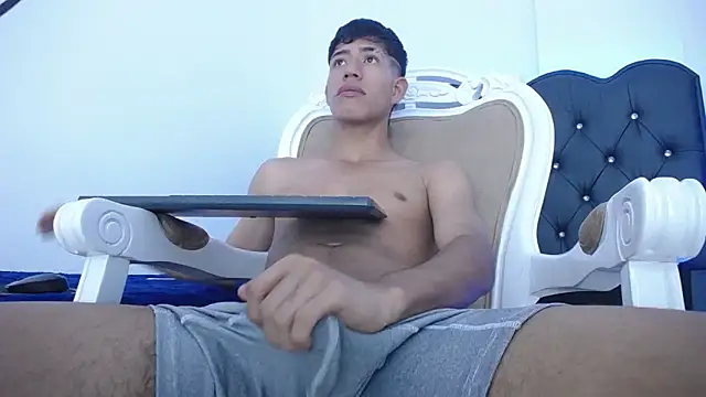 Snapshot of dareck_18 chatting on March 12, 2:30 am dareck 18 online show from March 12, 2:30 am