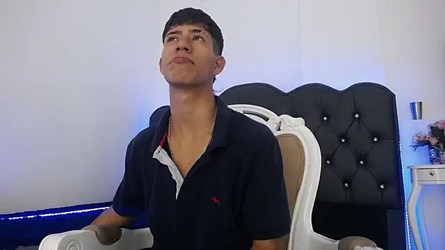 Snapshot of dareck_18 chatting on March 13, 11:05 pm dareck 18 online show from March 13, 11:05 pm