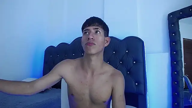 Snapshot of dareck_18 chatting on March 20, 11:56 pm dareck 18 online show from March 20, 11:56 pm