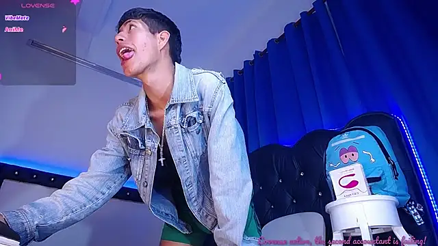 Snapshot of dareck_18 chatting on September 30, 12:10 pm dareck 18 online show from September 30, 12:10 pm