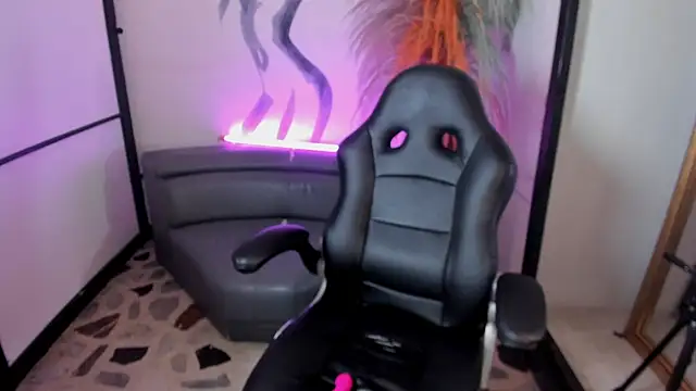 VanessaScott  online show from October 26, 10:54 am