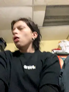 Snapshot of val_zx chatting on October 1, 9:59 am val zx online show from October 1, 9:59 am