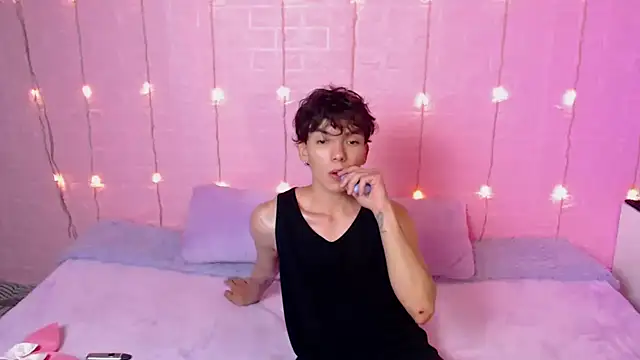 Snapshot of wet_valery chatting on February 22, 2:02 am wet valery online show from February 22, 2:02 am