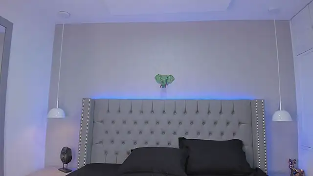 Snapshot of Emiliana_Rios chatting on March 14, 3:37 am Emiliana Rios online show from March 14, 3:37 am