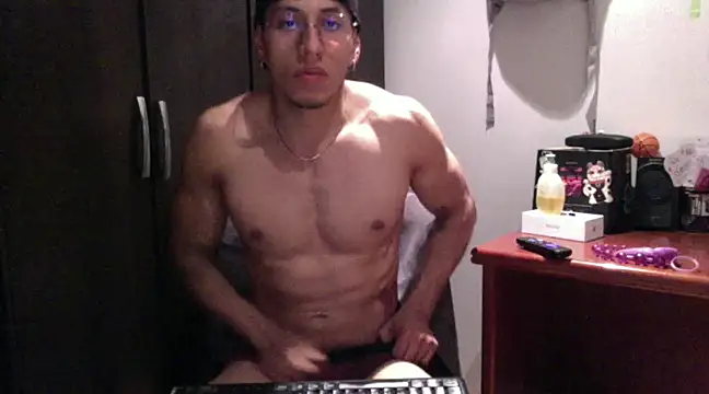 Snapshot of Thiago_Happy chatting on March 9, 5:00 am Thiago Happy online show from March 9, 5:00 am