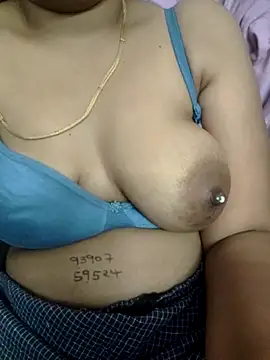 Snapshot of priya_00143 chatting on March 11, 10:53 pm priya 00143 online show from March 11, 10:53 pm